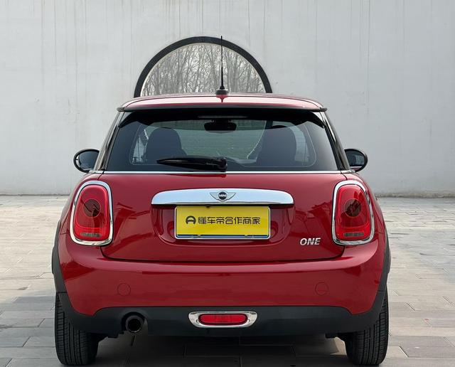 MINI 2016 модификация 1.2T ONE – фото 9