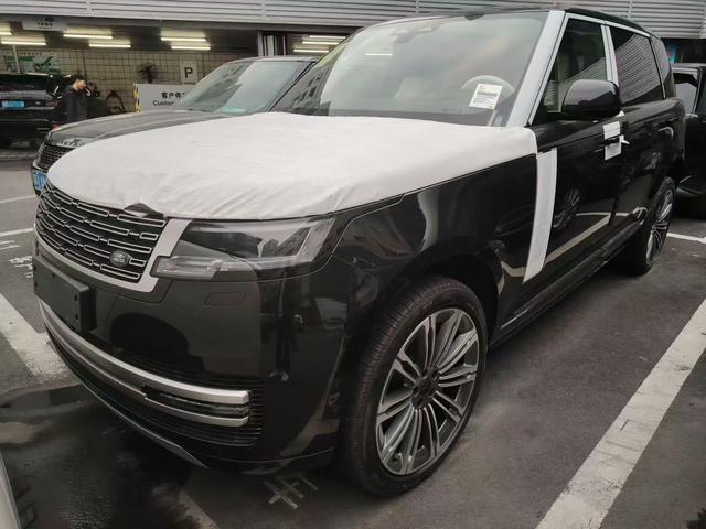 Range Rover 2026 модификация 3.0 L6 400PS AB Long axis Edition – фото 1