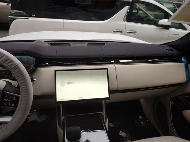 Range Rover 2026 модификация 3.0 L6 400PS AB Long axis Edition – фото 2