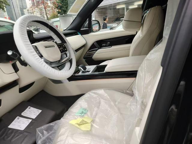 Range Rover 2026 модификация 3.0 L6 400PS AB Long axis Edition – фото 4