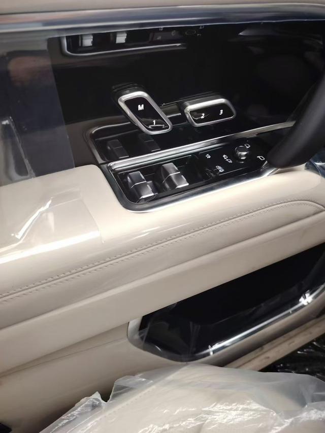 Range Rover 2026 модификация 3.0 L6 400PS AB Long axis Edition – фото 5
