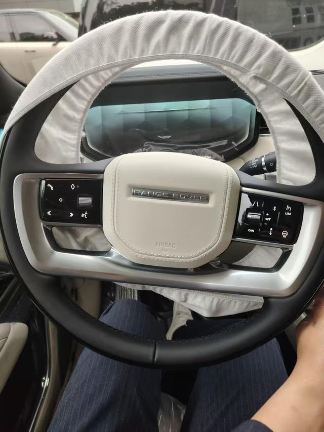 Range Rover 2026 модификация 3.0 L6 400PS AB Long axis Edition – фото 6