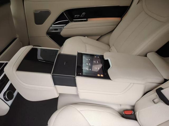 Range Rover 2026 модификация 3.0 L6 400PS AB Long axis Edition – фото 7