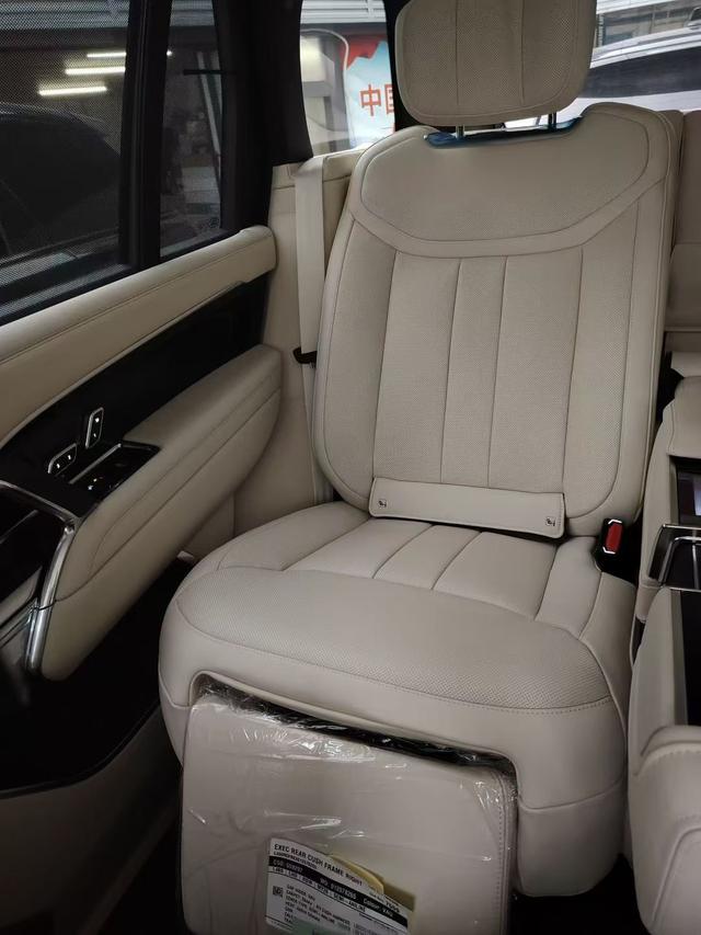 Range Rover 2026 модификация 3.0 L6 400PS AB Long axis Edition – фото 8