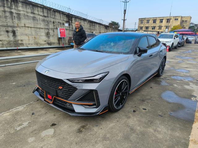Changan UNI-V 2022 1.5T Sport – фото 1