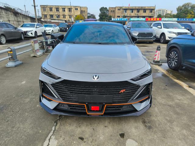 Changan UNI-V 2022 1.5T Sport – фото 2