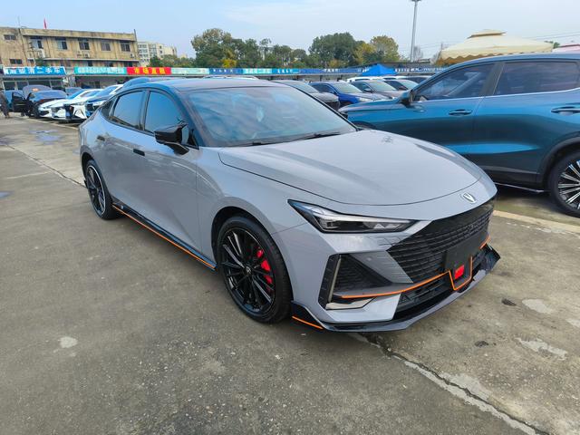 Changan UNI-V 2022 1.5T Sport – фото 3